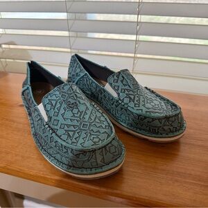 Women’s Ariat cruiser casual shoes